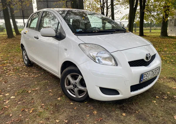 toyota yaris łódzkie Toyota Yaris cena 9999 przebieg: 254700, rok produkcji 2009 z Trzciel